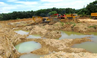 Lợi dụng chủ trương, đua nhau xâu xé