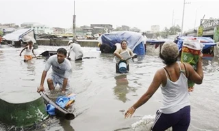 Hơn 100.000 người Philippine sơ tán tránh bão lớn