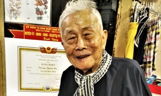 Người đi từ Khởi nghĩa Nam Kỳ tới Cách mạng tháng Tám