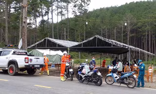 Chốt kiểm dịch hoạt động suốt ngày đêm trên quốc lộ 27