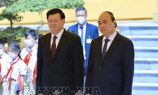 Chủ tịch nước Nguyễn Xuân Phúc chủ trì lễ đón Tổng Bí thư, Chủ tịch nước Lào