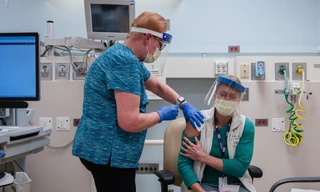 THẾ GIỚI 24H: Tiêm vắc-xin được uống bia miễn phí ở Mỹ