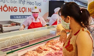 Nghịch lý thức ăn chăn nuôi đội giá, thịt lợn giảm sâu