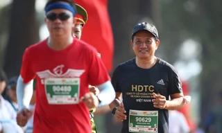 Ông Đoàn Ngọc Hải chinh phục cự ly 42,195km tại Tiền Phong Marathon 2021. Ảnh: BTC
