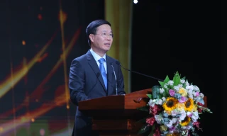 Ủy viên Bộ Chính trị, Thường trực Ban Bí thư Võ Văn Thưởng phát biểu tại Lễ Tuyên dương Gương mặt trẻ Việt Nam tiêu biểu năm 2020 và kỷ niệm 25 năm Giải thưởng Gương mặt trẻ Việt Nam tiêu biểu. (Ảnh: Duy Phạm)