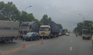 Chốt kiểm dịch tại cổng tỉnh Quảng Ninh luôn trong tình trạng tắc nghẽn