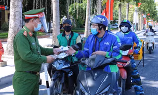 Dừng hẳn shipper, thẻ đi chợ không còn giá trị ở thành phố Vinh