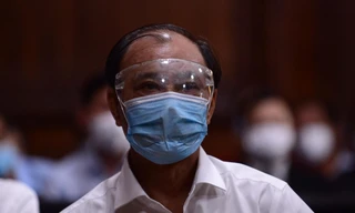 Bị đề nghị mức án lên tới 30 năm tù, ông Lê Tấn Hùng khóc nghẹn khi tự bào chữa 