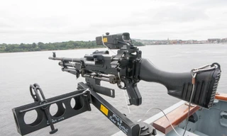 Một khẩu súng máy FN MAG phiên bản đặc biệt do Bỉ sản xuất. Ảnh: AP