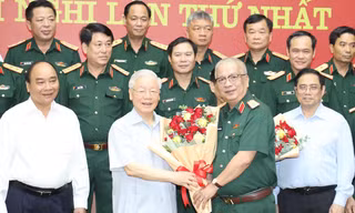 Tổng Bí thư, Chủ tịch nước và Thủ tướng tham gia Thường vụ Quân ủy Trung ương