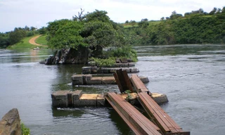 Hình ảnh hồ chứa nước bị vỡ bờ