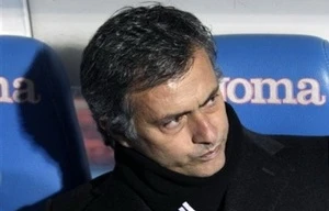 Beckenbauer bất ngờ gọi Mourinho là 'kẻ vô học'