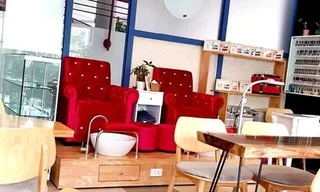 “Chơi lớn” như Đại học Kinh tế Quốc dân: Có cả một tiệm làm nail trong khuôn viên trường