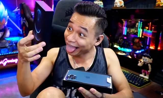 Hot streamer Độ Mixi quay clip “đập hộp” iPhone 12 Pro Max cùng loạt biểu cảm cực “bá đạo“