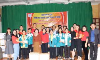 Thầy trò trường THCS Cầu Giấy (Hà Nội) chung tay ủng hộ “khúc ruột” miền Trung