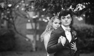 Đằng sau đám cưới cổ tích của 2 học sinh trung học là cả một câu chuyện cảm động