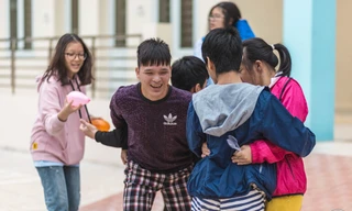 Học sinh THPT Chuyên ĐH Sư phạm Hà Nội đầy sôi nổi với hoạt động từ thiện “khuyết“