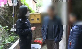 Cậu bé đến đồn cảnh sát báo án sau buổi học online, khi biết lý do cảnh sát cũng chịu thua