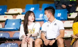 Loạt ảnh chứng minh dù Quang Hải có gặp hạn thì Huỳnh Anh vẫn luôn ở bên cạnh