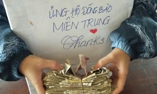 Lớp học góp tiền ăn sáng để ủng hộ miền Trung: Một miếng khi đói bằng một gói khi no