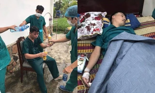 Xót xa hình ảnh các y, bác sĩ tại Đà Nẵng làm việc tới kiệt sức phải truyền nước