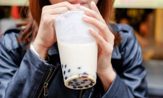 Nữ sinh Kon Tum vẫn đi uống trà sữa với bạn dù đang phải thực hiện cách ly y tế tại nhà