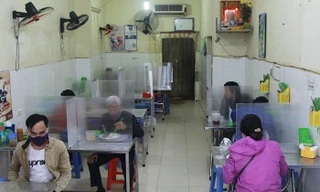 Nhà hàng, quán ăn phục vụ trong nhà ở Hà Nội vẫn được hoạt động nếu đảm bảo giãn cách