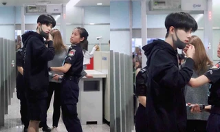 “Nam thần” tháo khẩu trang để kiểm tra an ninh khiến cho nữ nhân viên “đứng hình“