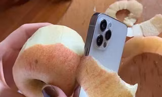Viền iPhone 12 sắc đến mức có thể gọt táo, làm đứt tay người dùng, thực hư là thế nào?