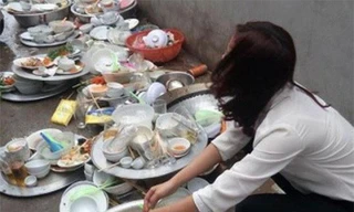 Cô gái về ra mắt bị bắt rửa 15 mâm bát, bạn trai còn nhắc “Đừng để anh mất mặt“