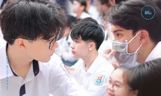 Nam sinh đeo khẩu trang vẫn bị dân mạng “phát hiện” ra nhan sắc “không phải dạng vừa đâu“