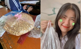 Nữ sinh Hà Tĩnh xách hẳn 2kg hạt bí tới lớp để cắn, nhưng nhan sắc cô nàng lại gây chú ý hơn cả