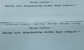 Đọc lời nhắn nhủ của giáo viên trên tờ đề kiểm tra, teen giật mình quay lại nhìn phía sau