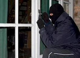 Clip: Trộm vào tận nhà, lừa bà cụ già lấy tài sản