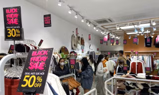 Black Friday: Vì sao nhiều nơi giảm giá 'sập sàn' vẫn ế?