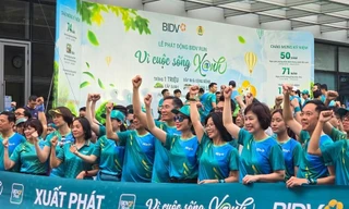 Mỗi bước chạy 'BIDV RUN – vì cuộc sống Xanh' lại thêm nhà cho vùng lũ, nhiều cây xanh được trồng