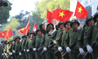 10.000 người tái hiện hình ảnh đoàn quân tiến về tiếp quản Thủ đô năm 1954