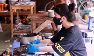 Khám phá xưởng làm đồ chơi Trung thu truyền thống nổi tiếng ở Hưng Yên