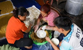 Bên trong ‘thủ phủ’ cơm rượu cận ngày Tết Đoan Ngọ ở Hà Nội