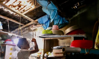 Anh Hoàng Văn Hải trong căn nhà xuống cấp nghiêm trọng 