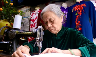 Người phụ nữ Hà thành dành cả đời cặm cụi may áo dài truyền thống