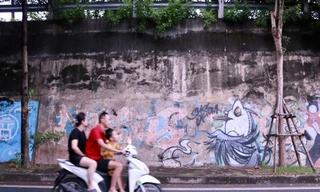 Nhức nhối nạn vẽ bậy nơi công cộng trên đường Bưởi