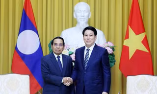 Chủ tịch nước tiếp Thường trực Ban Bí thư Đảng Nhân dân Cách mạng Lào