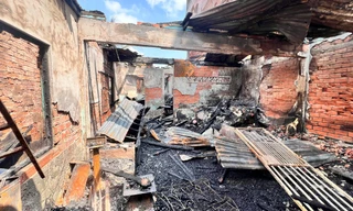 Bản tin 8H: Phóng hỏa thiêu rụi nhà hàng xóm lúc rạng sáng