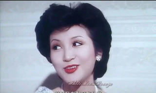 Ảnh Tạ Đình Phong với mẹ hoa hậu gây sốt