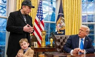 Con trai Elon Musk tại phòng làm việc của ông Trump gây sốt