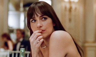 Mỹ nhân ’50 sắc thái’ bất bình