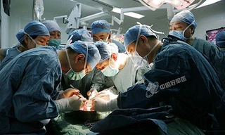 Con gái mang thai nhờ 'mượn' tử cung của mẹ