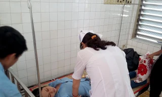 Hơn 60 công nhân nghi bị ngộ độc sau khi ăn bún riêu