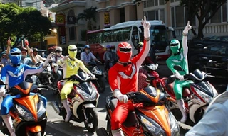 Biệt đội Siêu nhân Gao bê tráp 'đại náo' Sài Gòn